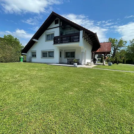 Frankie Ii. Apartament